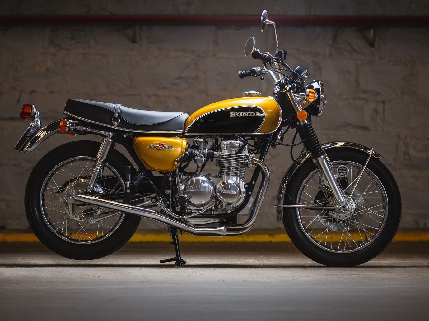 Honda CB500 Four 1973 — motocicleta restaurada pela Caffeine Custom
