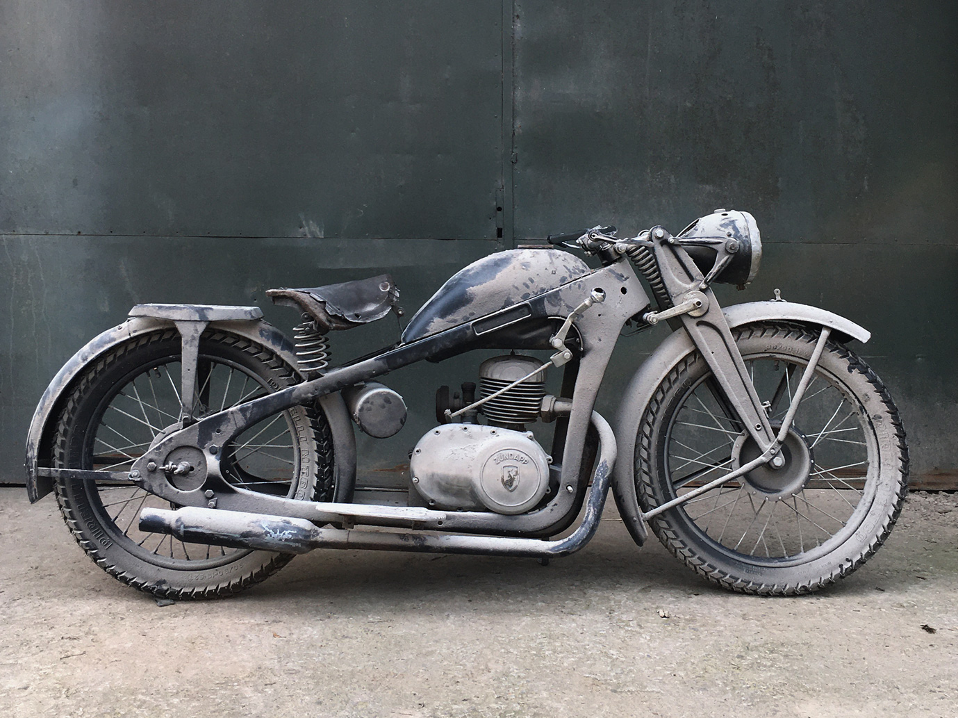 Zundapp DBK200 1937 — motocicleta restaurada pela Caffeine Custom